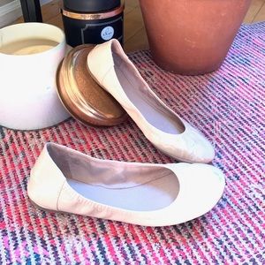 Vince Camuto Ellen Flat